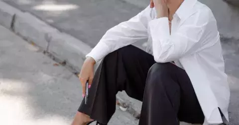 Nejkrásnější kalhoty pro jaro 2024: Prodlouží nohy a uberou kila. Inspirujte se v naší galerii