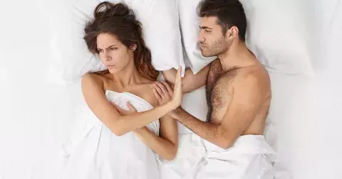 Těchto 6 věcí, které ženy nemohou vystát v posteli. Děláte je také?