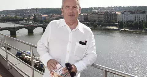 Co dnes dělá nejoblíbenější tvář České televize Alexander Hemala: Bývalý hlasatel si užívá sedmi vnoučat