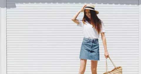 Módní kousek, který vám na jaře nesmí chybět ve skříni: Už máte svou džínovou sukni? Využijte poslední šanci ji koupit ve slevě