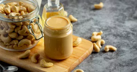 Vyrobte si doma ořechové máslo: Je to zdravotní zázrak proti zánětům v těle. Stačí 2 čajové lžičky denně