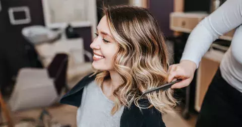 Účesy, které sluší ženám bez rozdílu věku: Rozzáří vás a omladí ve třiceti i v šedesáti letech