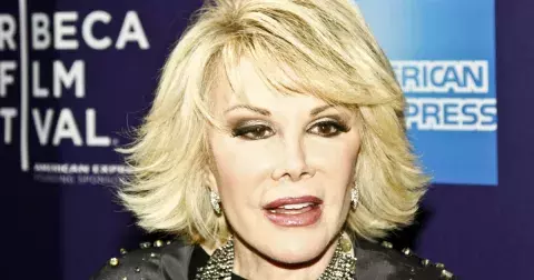 Moderátorka Joan Rivers: Plastické operace pro ni byly vášní a podstoupila jich kolem 734. Na svůj věk vypadala naprosto neuvěřitelně