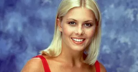 Poznali byste krásku Summer z Pobřežní hlídky? Nicole Eggert bojuje se stárnutím, ale i s kily navíc. Blond idol se změnil k nepoznání