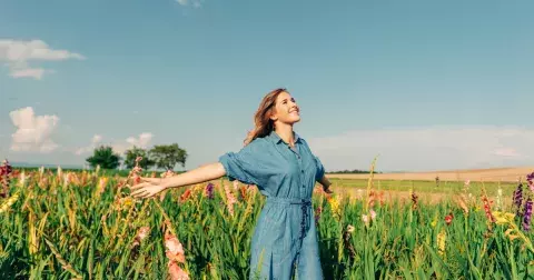 Šaty, které můžete nosit po celý rok a navíc sluší ženám v každém věku: Tipy, kde nakoupit