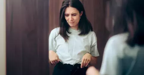 Chyby v oblékání, kterých se dopouští ženy nad 50 let: Zapomeňte na mladistvé fleecové mikiny i na krajky a minisukně