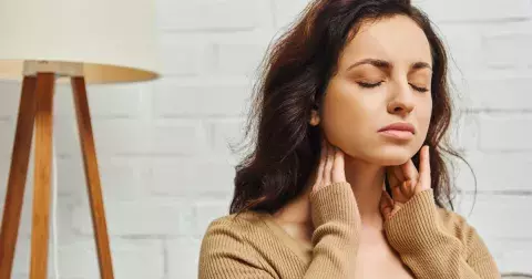 Bolesti hlavy a oteklé nohy: Signály, kterými tělo hlásí jeden důležitý problém