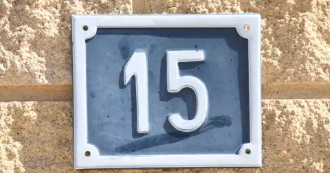 Numerologie vaší adresy: Číslo popisné prozradí skrytou energii vašeho domova. Trojka způsobí přílišné utrácení peněz, šestka uzavírání před okolním světem