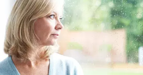 Příběh ze života: "Dcera mě nepozvala na svatbu, mstí se mi za to, že jsem ji údajně neměla dost ráda,” pláče Radana. Psycholog radí, jak postupovat