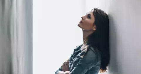 Příběh ze života: “Syn mi doma krade peníze, nevím co s tím,” svěřuje se Hedvika. Psycholog radí