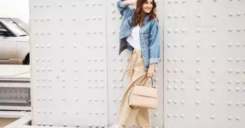 Velký trend se vrací: Široké kalhoty 100x jinak. Co k nim nosit, abyste byly neodolatelné a ještě vám prodloužily nohy?