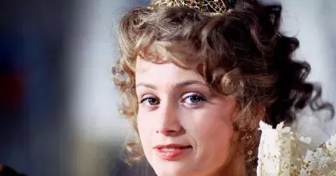 Radikální proměna pohádkové Arabely: Z blondýnky Jany Nagyové je šmrncovní tmavovláska