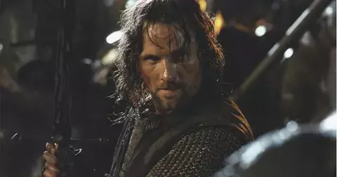 KVIFF 2024: První světová hvězda dorazila do Varů. Herec z Pána prstenů ukázal i přítelkyni