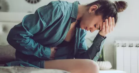 Jak se ženám menstruovalo v minulosti: Na bolest pomohla ropucha, nad hygienickými pomůckami dnes kroutíme hlavou