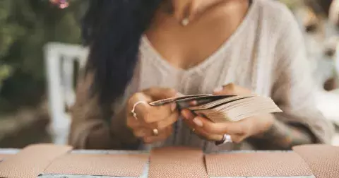 Výklad mariášových karet na červen 2024: Jana Rubešová odkrývá, co nás čeká a nemine