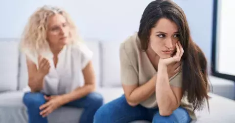 Příběh ze života: “Dcera chce žít u otce, jsem z toho zoufalá,” pláče Barbora. Terapeutka doporučuje
