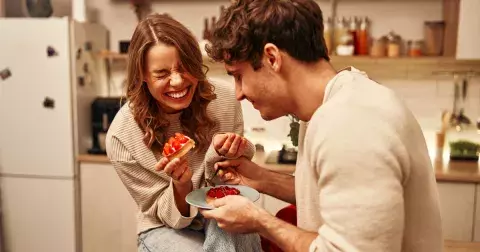 Jak poznat, že po vás partner touží? Dělá tyto věci!