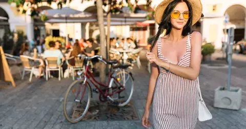 Jak se oblékat v létě ve stylu Pařížanek: Na tyto kousky nedají Francouzky dopustit