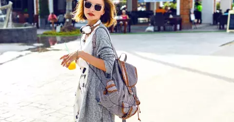 Není batoh jako batoh. S krosnou do práce nepůjdeme, ale i batohy mohou být šik. Do města, na výlety i na cestování