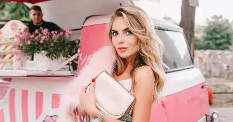 Módní rádce: Megakabelky versus psaníčka, kdy se nehodí a jak je nosit