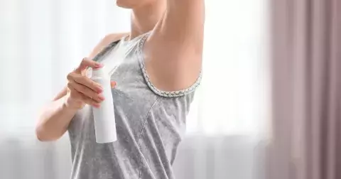 Redakční tipy na antiperspiranty a deodoranty, které opravdu fungují: Seženete je od 30 Kč v drogerii