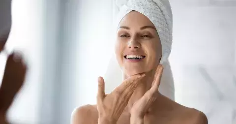 Správná péče o pleť je důležitá hlavně po čtyřicítce. Tento zásadní krok by měla dodržet každá žena
