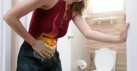 Otrava jídlem: Které potraviny jsou nejrizikovější a jakých největších chyb se lidé dopouštějí při přípravě jídla?