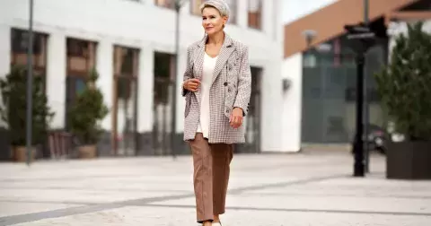 Jak opticky zeštíhlit pas a zmenšit břicho: Fígl spočívá ve výběru určitých kousků oblečení