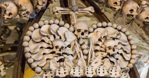 Galerie: Troufnete si sem jet na výlet? Tajemná a strašidelná místa v České republice