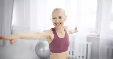 Ideální způsob hubnutí pro ženy nad 50 let. Vyhněte se přísným dietám a do shazování kil se pusťte chytře