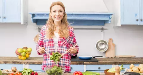 Mozek je třeba správně krmit. 7 klíčových potravin, které by ženy nad 50 let měly zařadit do jídelníčku pro zdravý a bystrý mozek