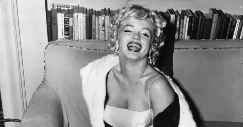 Z jejího dokonalého pozadí a nohou šílel celý svět. Jak se oblékat po vzoru Marilyn Monroe, nebojte se ukázat vaši siluetu