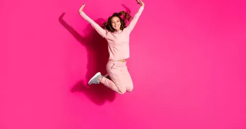 Tepláky nemusí být jen na doma: Zjistěte, jak být trendy a v pohodlí po celý den