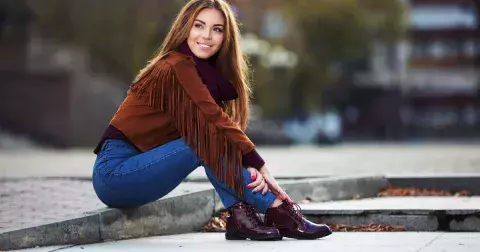 Největší módní trendy podzimu 2024 z New Yorku, Milána a Paříže: Hřejivý semiš nebo barva, která sluší všem