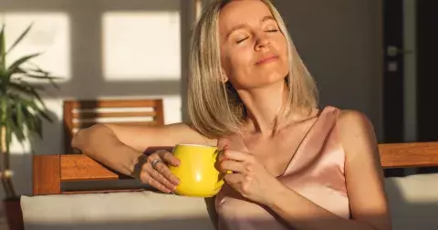 Bylinka pro ženy po 50: Posiluje močový měchýř a léčí ledviny. Šálek čaje byste měli pít pravidelně