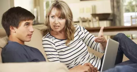 Daniela (56 let): “Milý synu, prosím nechovej se jako tvůj otec”