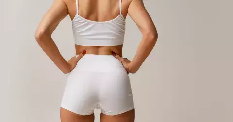 Ovládněte sumodřep, nejlepší cvik na kulatý zadek s výsledky, které vás ohromí