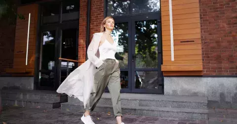 Místo bílé: Na konci léta 2024 budeme nosit nečekanou barvu