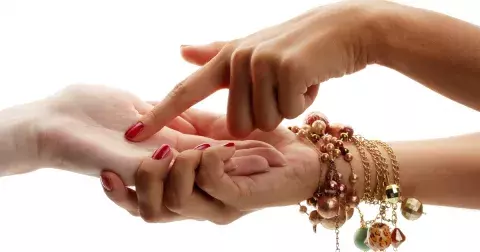 Čtení z dlaně: Mapa vaší dlaně vám objasní vaši životní cestu