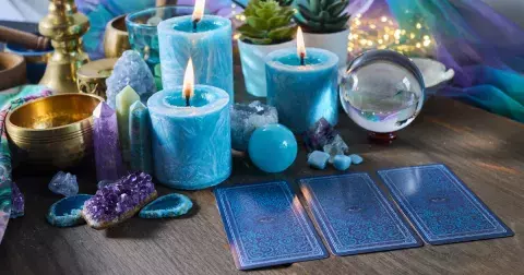 Tarotový výklad od kartářky Alice Cross na říjen 2024: Co vám předpovídají karty v lásce, zdraví a financích?