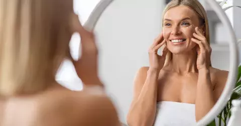 Nejlepší krémy proti vráskám 40+, které opravdu fungují: Ty nejlepší koupíte v drogerii už od 65 Kč