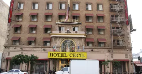 Hrůzu nahánějící hotel Cecil: Nevyjasněná zmizení, záhadná úmrtí a domov sériových vrahů