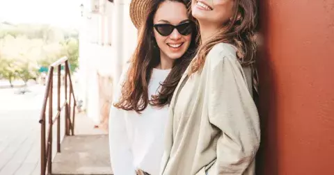 5 nejlepších svetrů podzimu 2024, které musíte mít