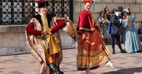 Bláznivá tragédie v 16. století: Taneční mor zaplavil Štrasburk. Při vražedných pohybových orgiích umírali tanečníci