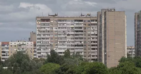 Kvíz: Takhle jsme bydleli za socialismu. Vzpomenete si na vychytávky komunistických příbytků?