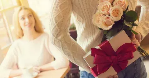 Proč ženy touží po romantice a muži ji nesnášejí?