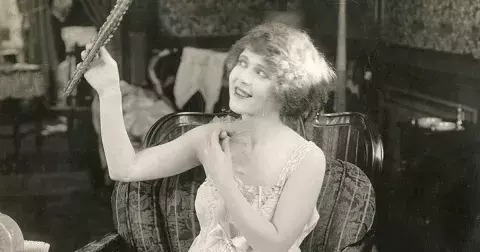 Ideál krásy žen před 100 lety: Fotografie z minulého století odhalují krásky z celého světa