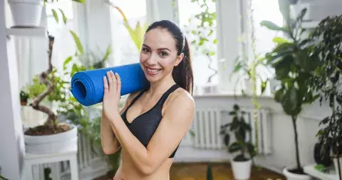 Jógový klik: Jednoduchý cvik Prut posiluje střed těla, zápěstí, ruce i nohy a učí důslednosti. Nic k němu nepotřebujete