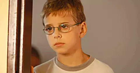 Poznali byste dnes drzého Pepíčka z Kameňáku? Z Tomáše Lipského vyrostl pořádný fešák, jenž pokračuje ve stopách slavné umělecké rodiny