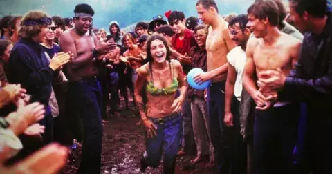 Legendární Woodstock: Ikonický festival předčil všechna očekávání, 500 tisíc lidí si vychutnávalo mír a lásku nejen pod vlivem omamných látek